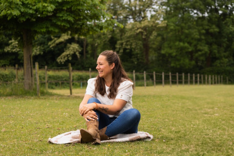 Rustige en ontspannen sfeer in de natuur tijdens coaching voor ondernemers met behoefte aan balans